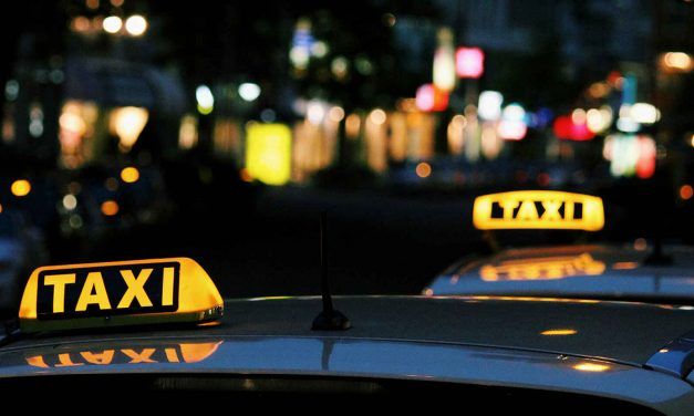 El Ayuntamiento busca impulsar el taxi eléctrico con subvenciones y puntos de recarga de uso exclusivo