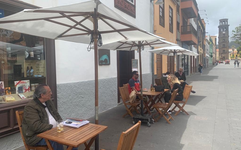 El Ayuntamiento de La Laguna impulsa una campaña de inspecciones a la hostelería para reordenar las terrazas.